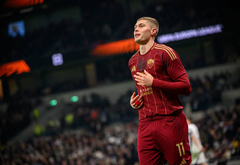 Довбик попал в список номинантов команды года FIFA