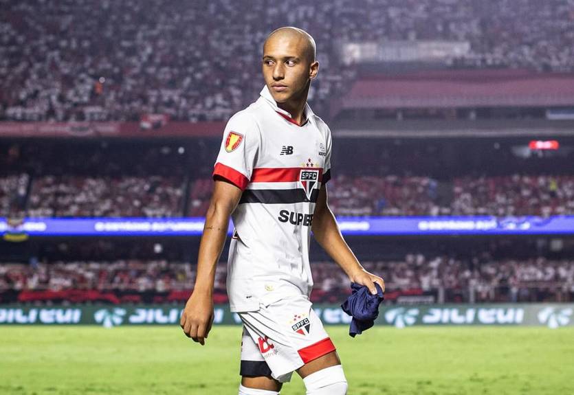 Бразильский клуб отреагировал на интерес Шахтера к талантливому вингеру