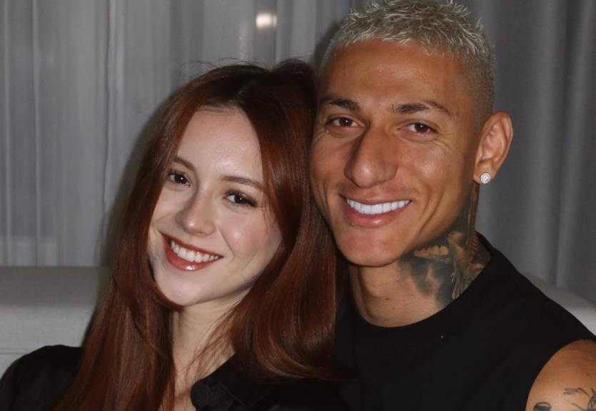 Травмована зірка АПЛ разом з коханою красунею оголосили, що стануть батьками Травмована зірка АПЛ разом з коханою красунею оголосили, що стануть батьками