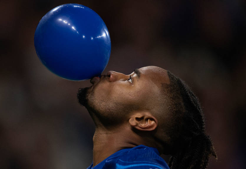 Игроки Челси сфотографировались в рождественских "безобразных свитерах"