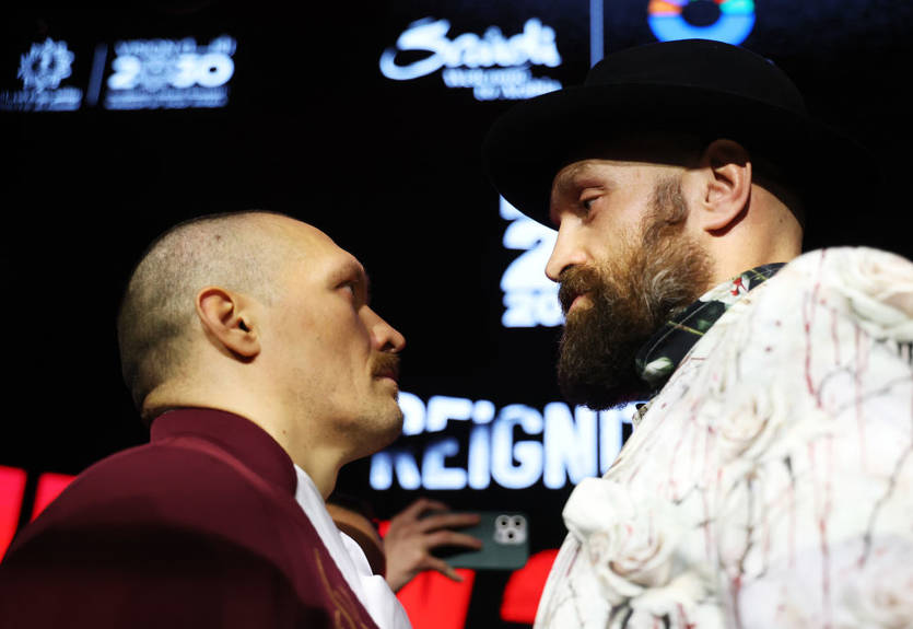 Долго и напряженно: Усик и Фьюри устроили десятиминутную битву взглядов перед реваншем