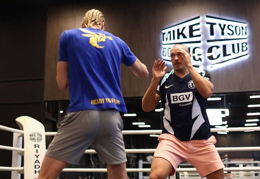 Полісся випустило спеціальну футболку, присвячену реваншу Усик - Ф'юрі