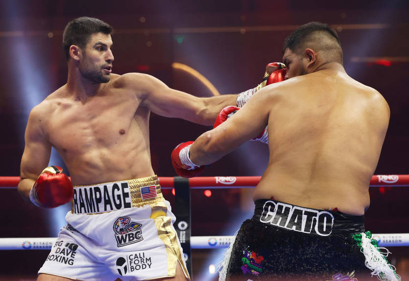 Украинец Новицкий одержал победу в андеркарде реванша Усик - Фьюри