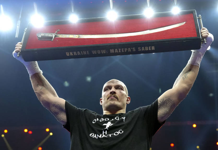 "Усик доводить: Ми українці і свого не віддамо": Зеленський привітав боксера з перемогою над Ф'юрі