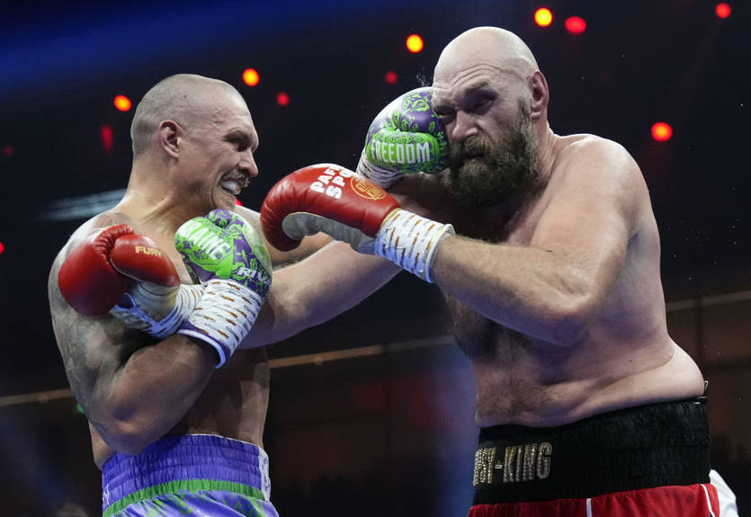 С подбитым глазом и в синяках: как Фьюри и Усик выглядели после реванша