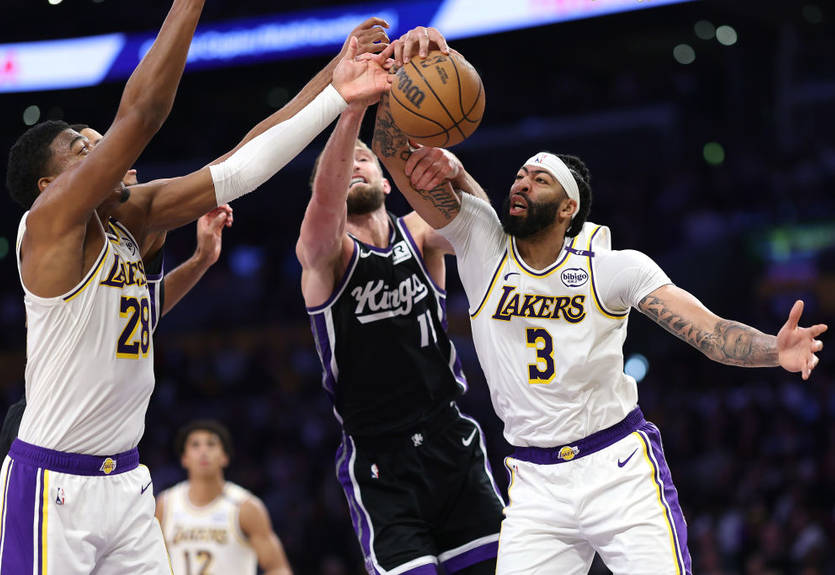НБА: Лейкерс одержали победу над Сакраменто Леня, Юта без Михайлюка проиграла Филадельфии