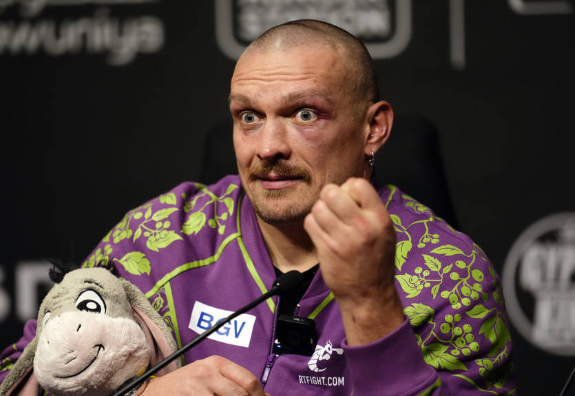 Екс-чемпіон світу - про Усика: Він в своїй лізі у порівнянні з іншими надважковаговиками