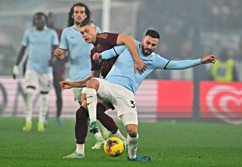 Рома уверенно переиграла Лацио в первом для Довбыка римском дерби Рома уверенно переиграла Лацио в первом для Довбыка римском дерби