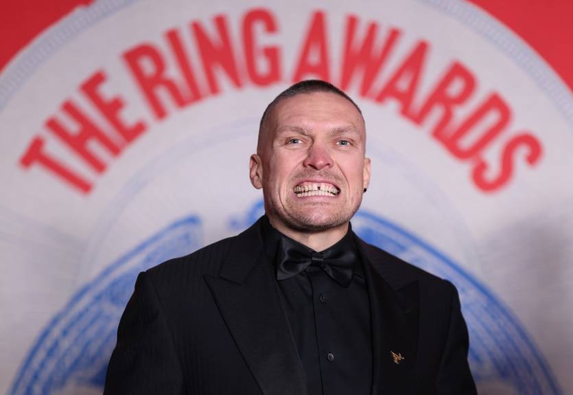 Усик признан лучшим боксером 2024 года по версии The Ring