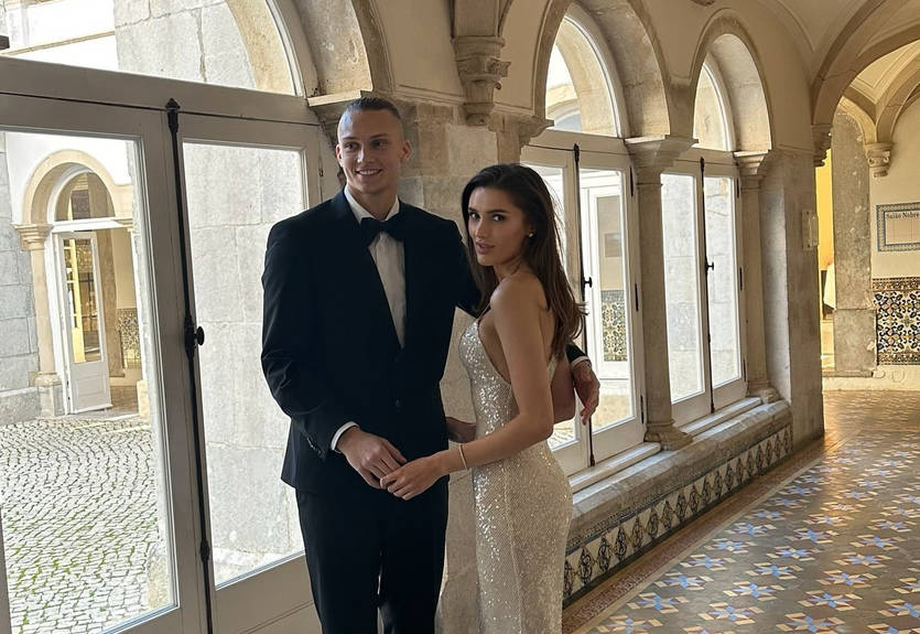 Футболист сборной Украины сделал предложение своей девушке