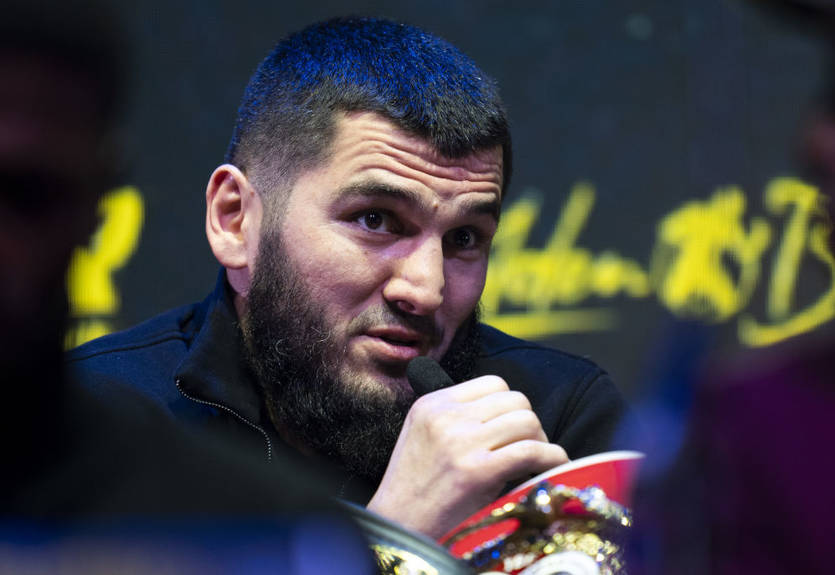 "Занадто сильний для мене": Бетербієв відмовився від бою з Усиком