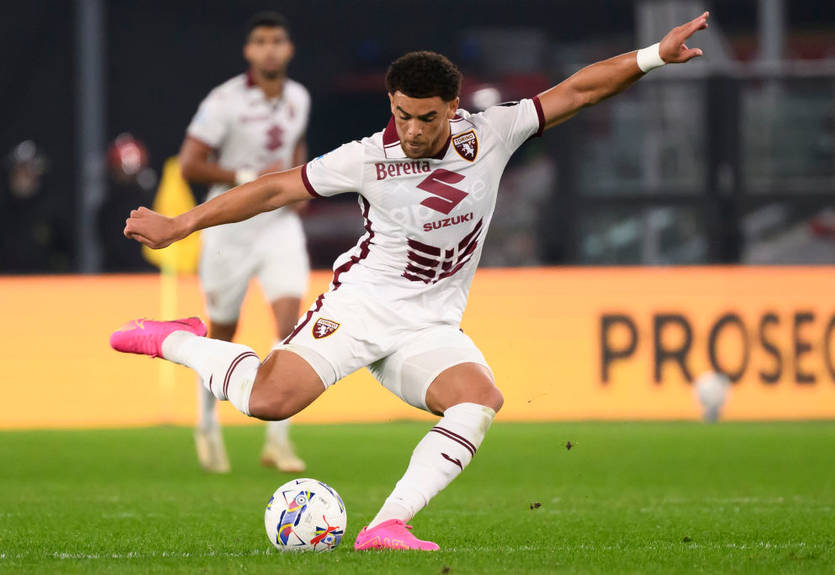 Шедевр форварда Торино с центра поля стал голом месяца в Серии A