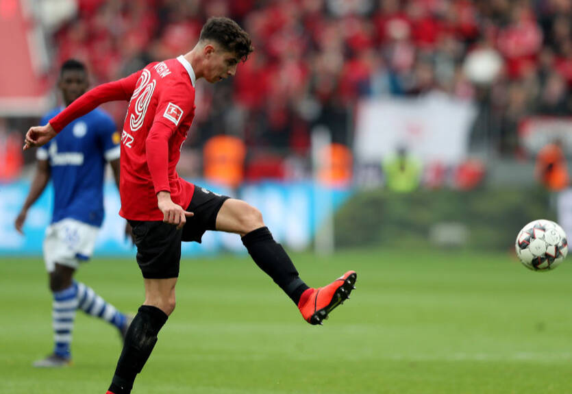 Игроки Байера сыграли с Шальке в роскошной ретро-форме