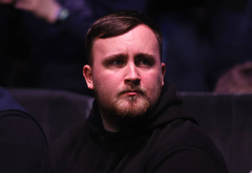 Новоиспеченный чемпион мира по дартсу посетил матч Манчестер Юнайтед