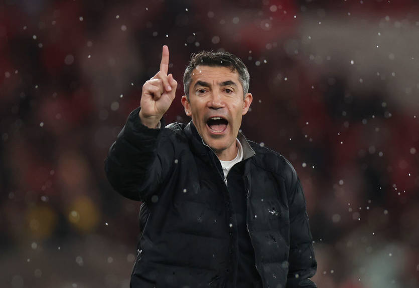Тренер Бенфики раскритиковал судейство в матче с Барселоной