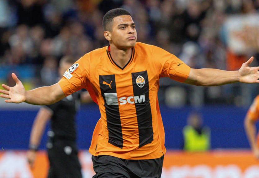 Шахтар оголосив про продаж нападника у США