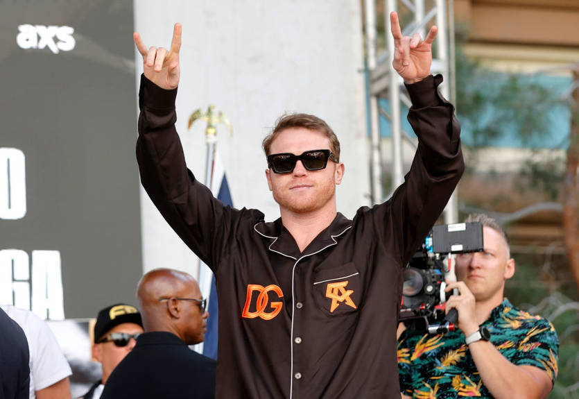 Альварес неоднозначно отреагировал на информацию о бое с Кроуфордом