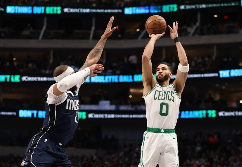 НБА: Бостон одолел Даллас, Лейкерс обыграли Голден Стэйт, поражения команд украинцев НБА: Бостон одолел Даллас, Лейкерс обыграли Голден Стэйт, поражения команд украинцев