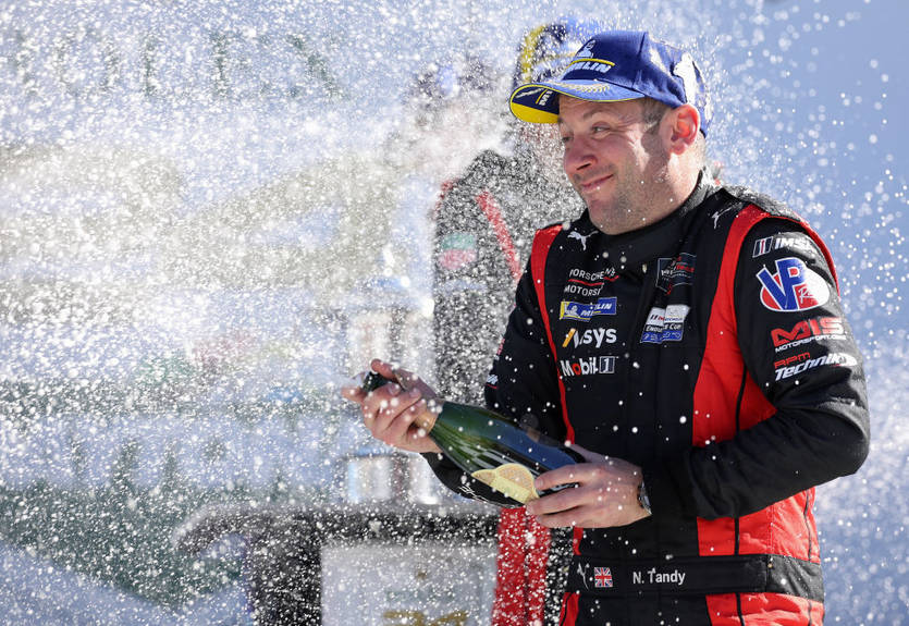 Пилот Порше первым в истории собрал Большой шлем в гонках на выносливость