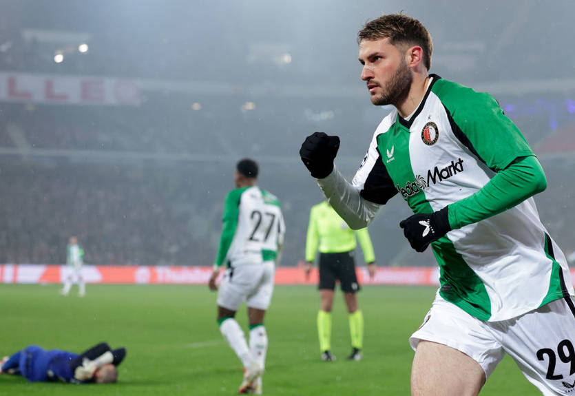 Милан объявил о переходе бомбардира Фейеноорда