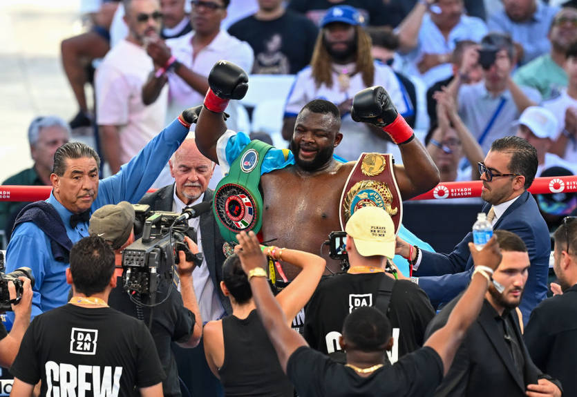 Промоутер Усика назвав причину, чому українець не проведе бій із Баколе