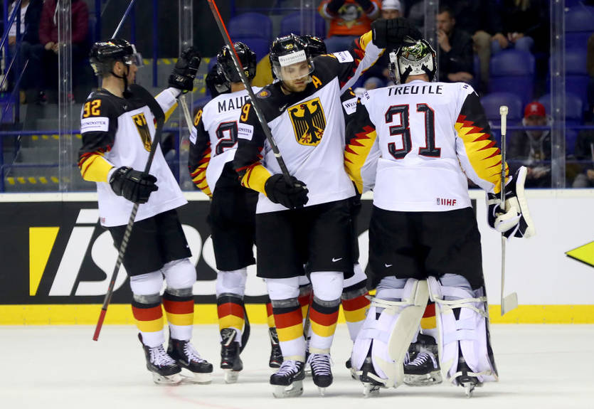 ЧМ по хоккею: Германия обыграла Францию, Швейцария не оставила шансов Австрии