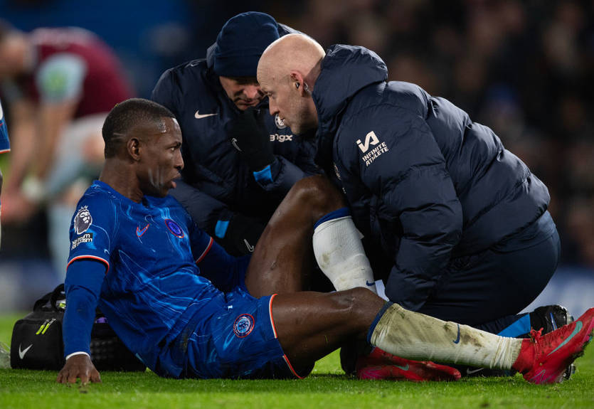 Челси потерял очередного форварда на длительный срок Челси потерял очередного форварда на длительный срок