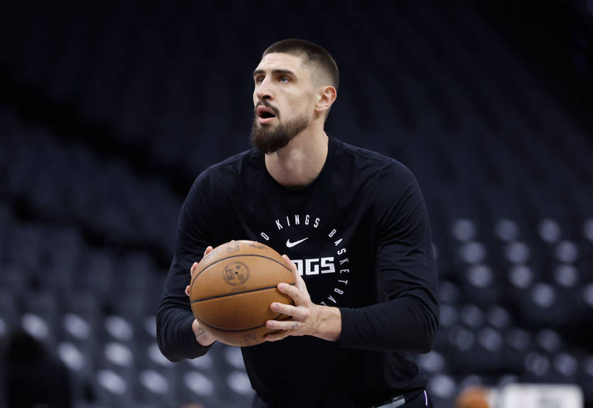 "Іди підписуй контракт з Індіаною": Реакція Мережі на дебютний матч Леня за Лейкерс