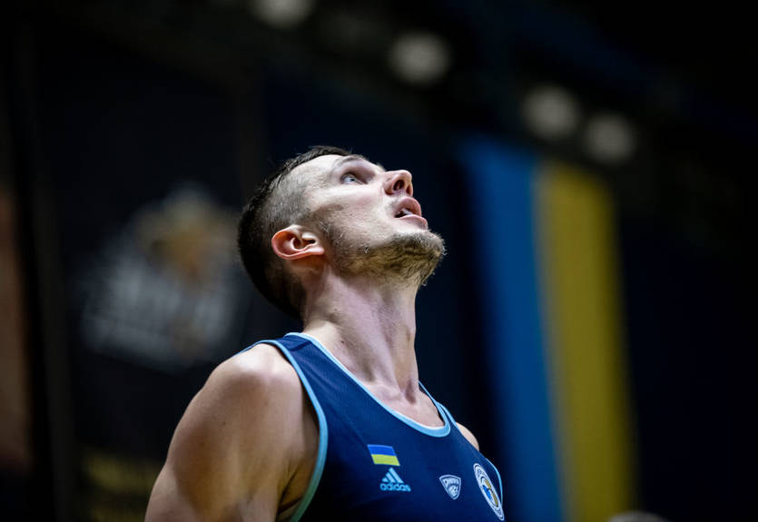 Игрока сборной Украины сняли с поезда и отправили в ТЦК