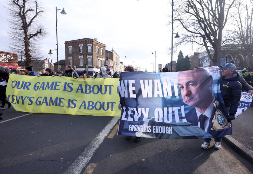 Фанати Тоттенгема провели акцію протесту проти Леві